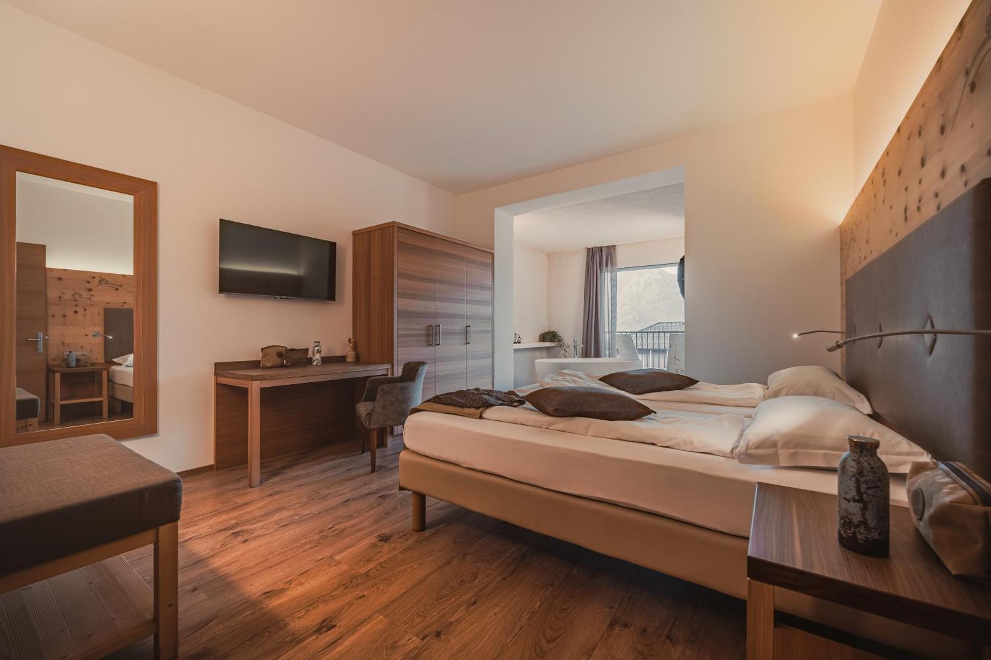 Cristallo Sport & Wellness Hotel Levico Terme Ruang foto