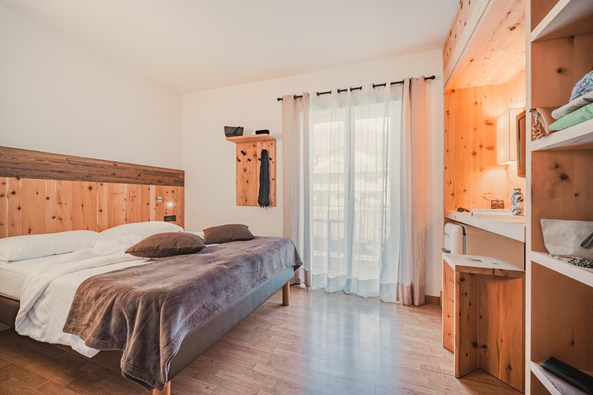 Cristallo Sport & Wellness Hotel Levico Terme Ruang foto