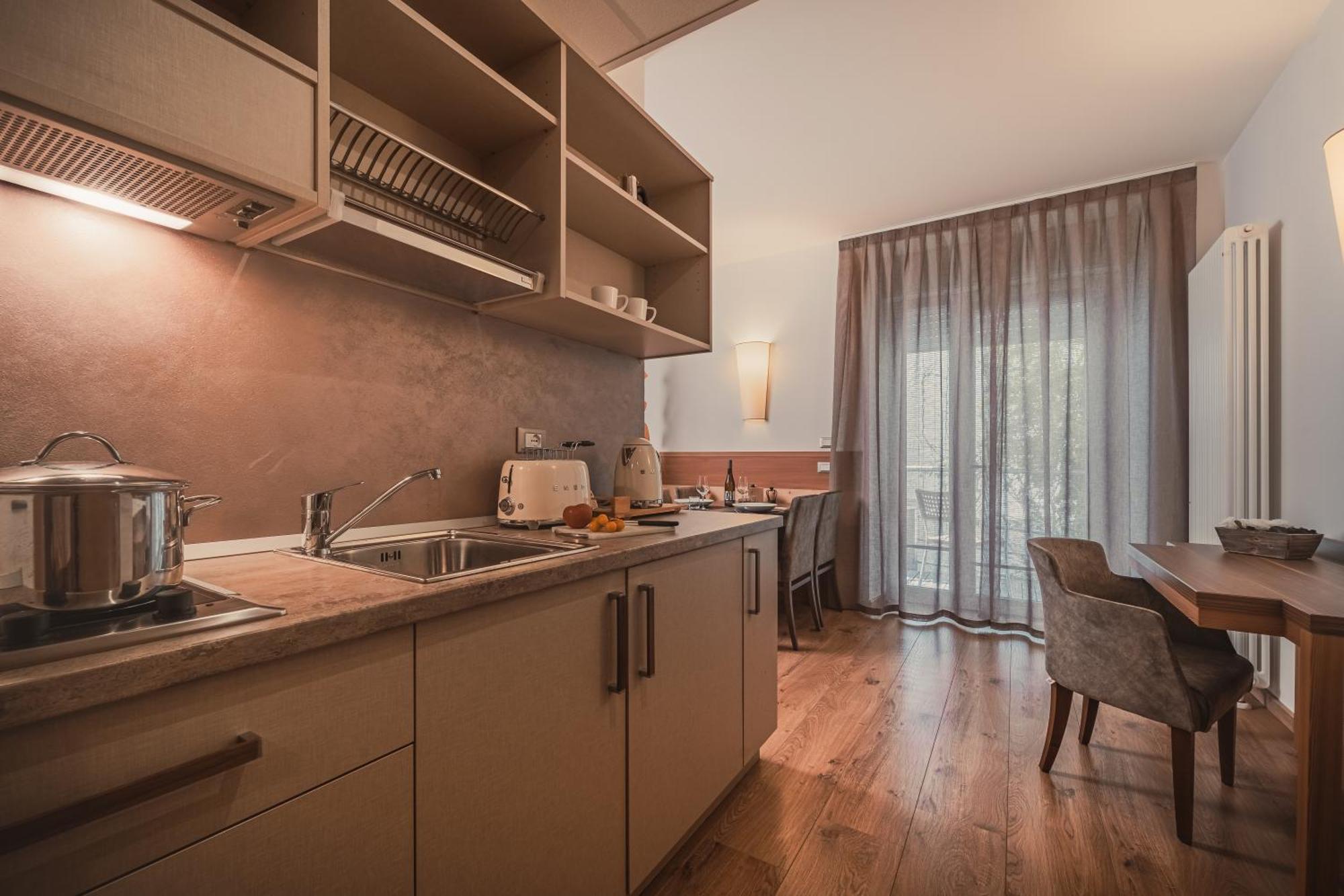 Cristallo Sport & Wellness Hotel Levico Terme Bagian luar foto