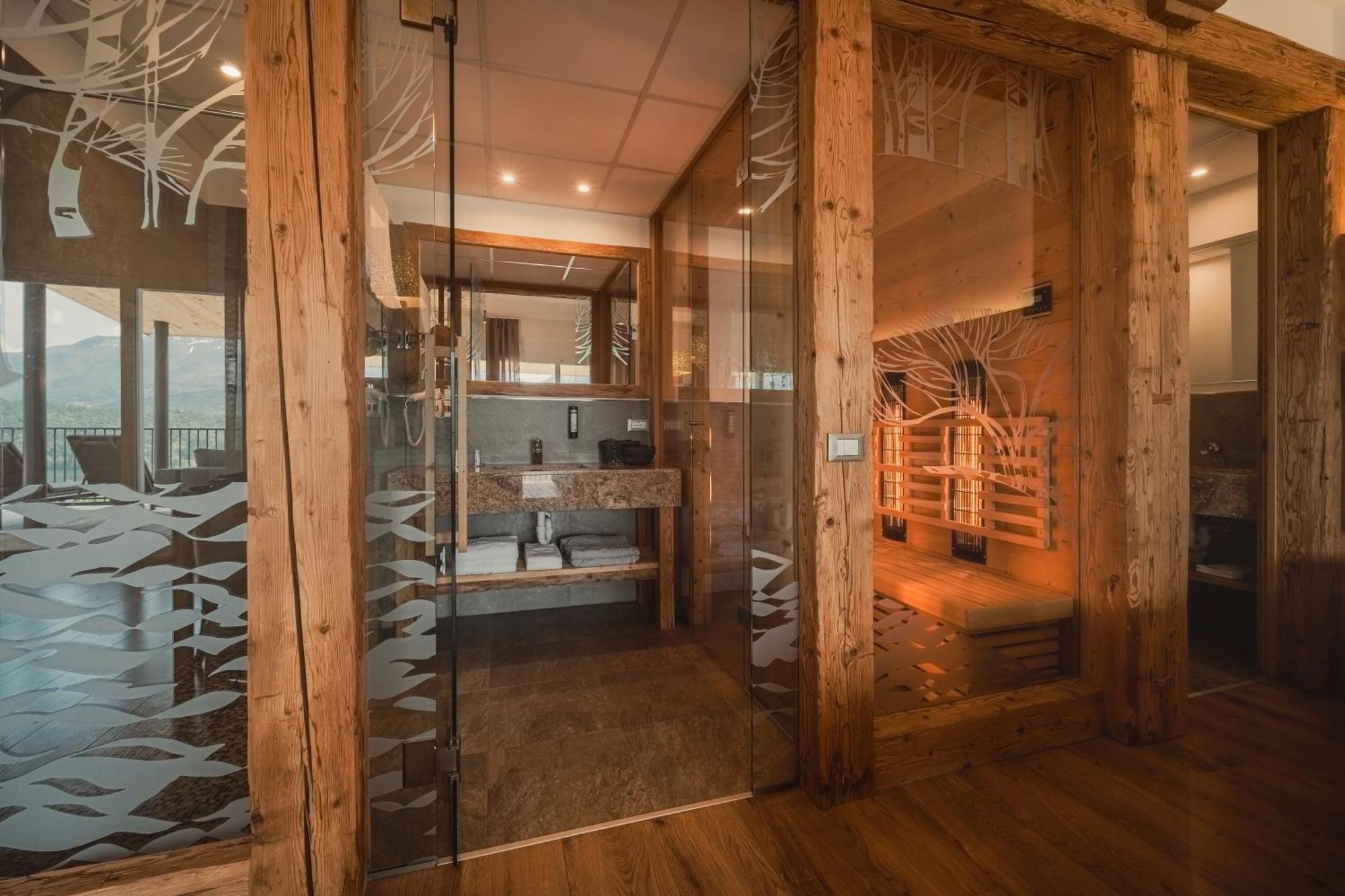 Cristallo Sport & Wellness Hotel Levico Terme Bagian luar foto