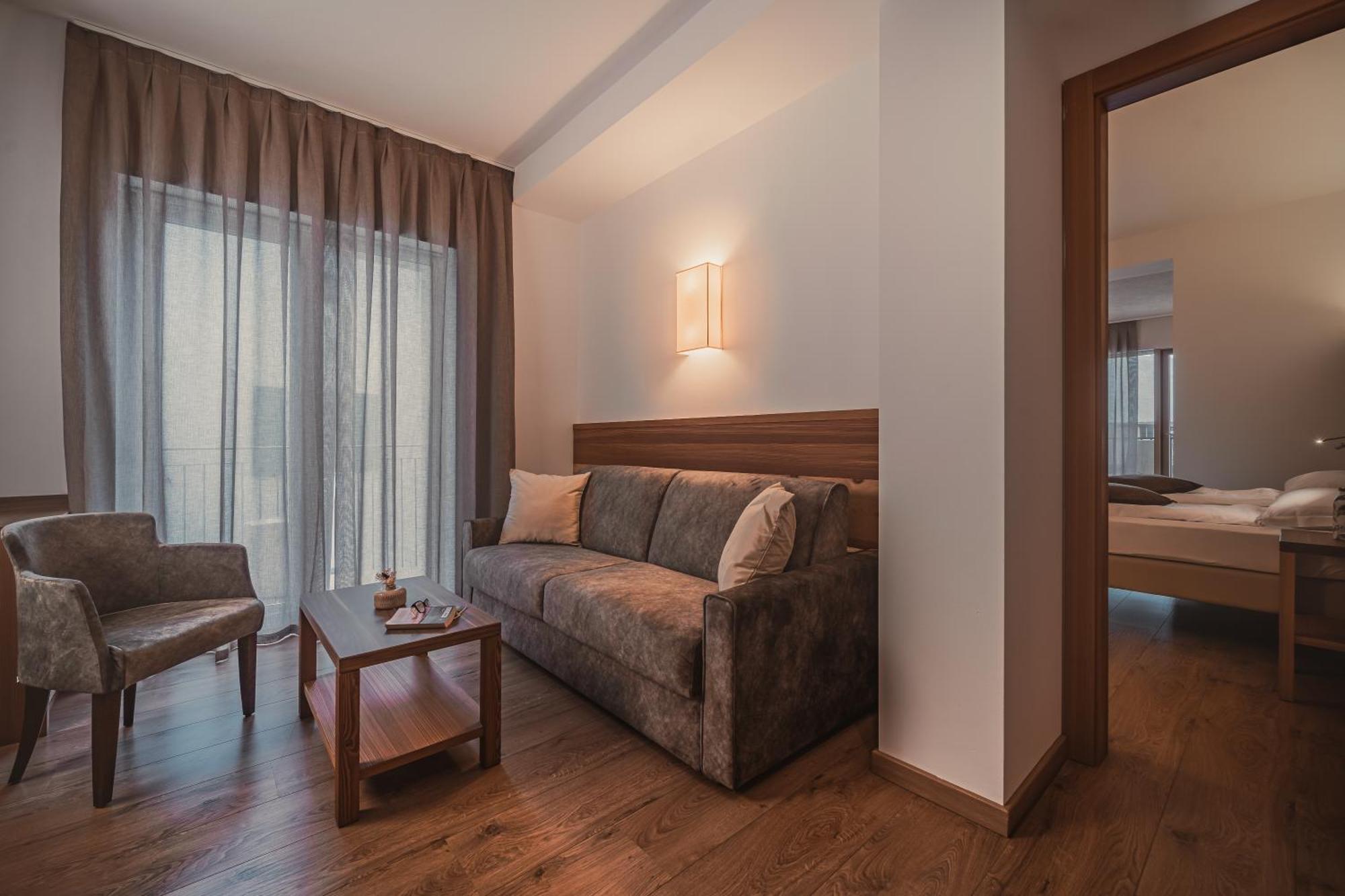 Cristallo Sport & Wellness Hotel Levico Terme Ruang foto