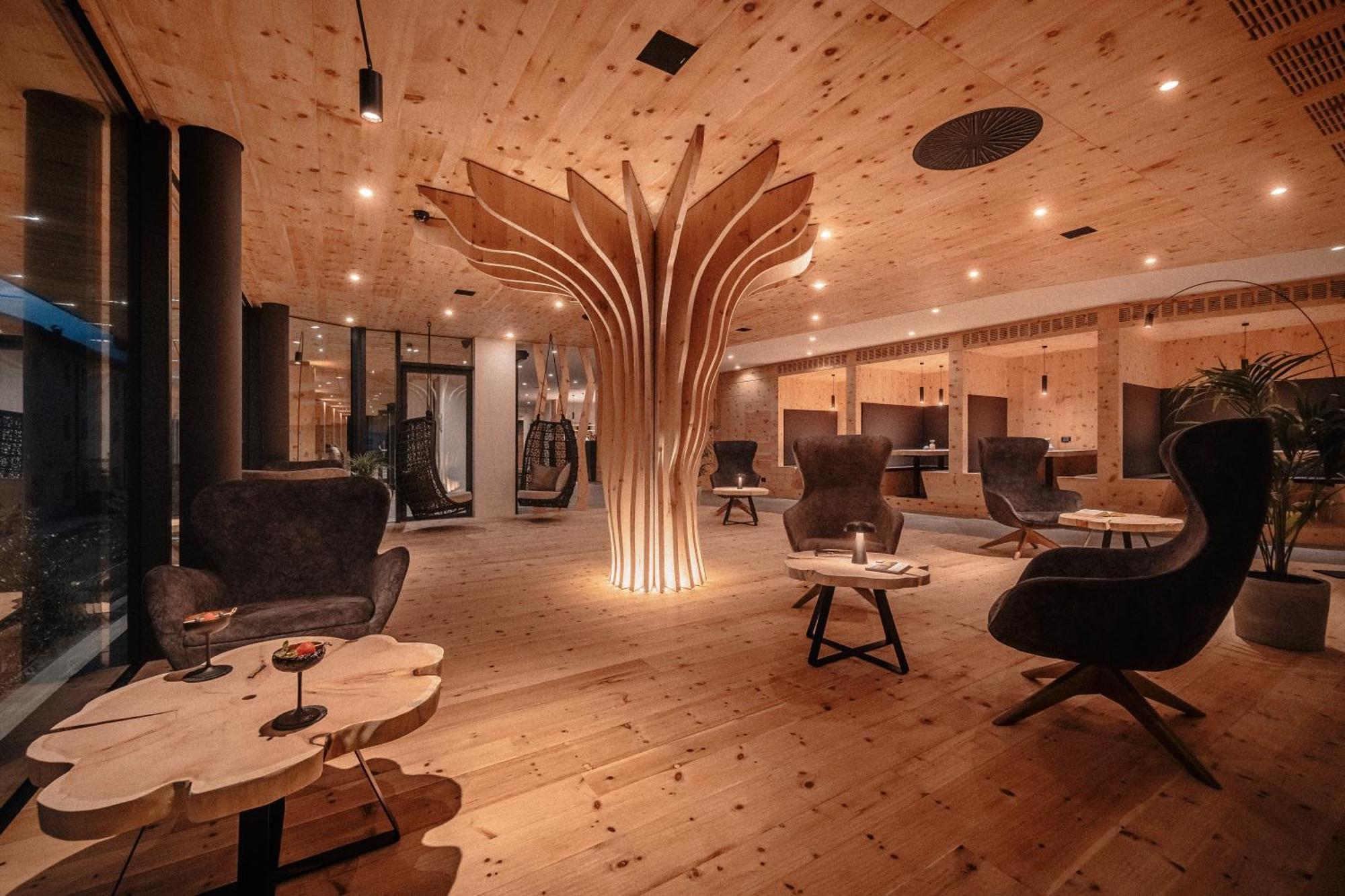 Cristallo Sport & Wellness Hotel Levico Terme Bagian luar foto